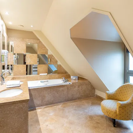 Hotel L'absinthe 3*