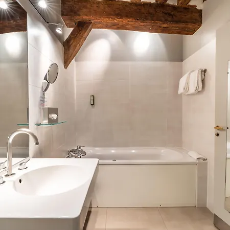 Hotel L'absinthe 3*